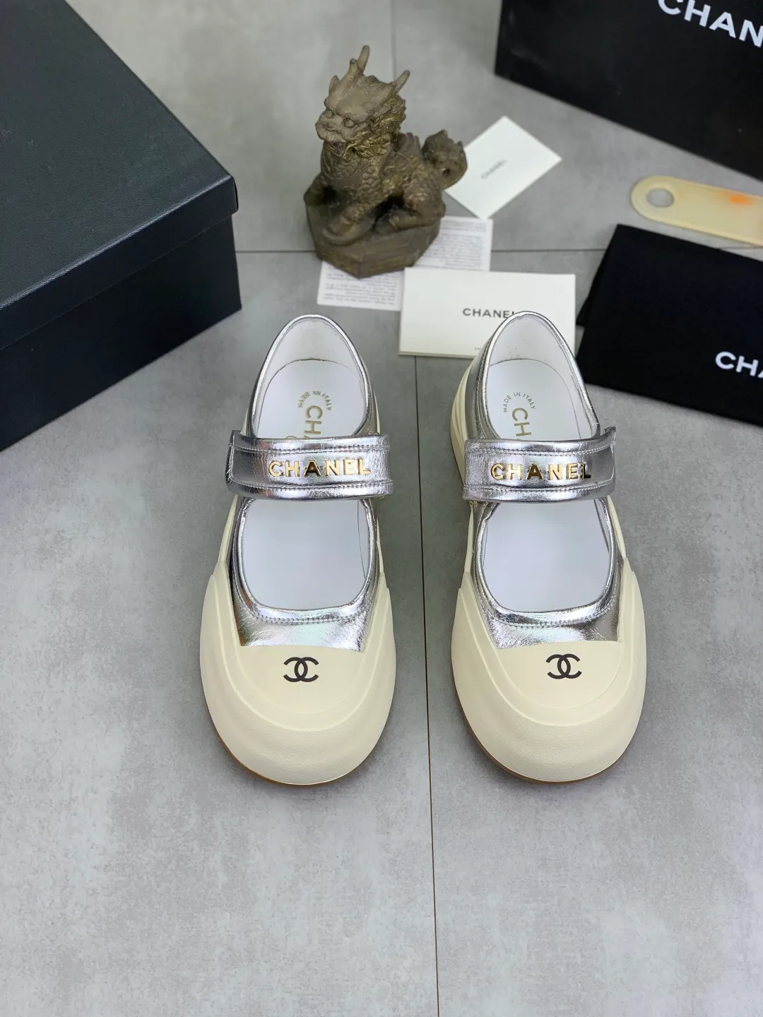 Men's men's shoes 💰P562 new high quality Chanel 25k spring counter new top quality [proud] This boot is really a lucky star for small people, thick sole 5cma more refined rhombus, slim legs, the key is very comfortable upper foot: imported cowhide lining: sheepskin lining outsole: genuine molded tpu outsole ~ 5cm heel height Color: 3️⃣ colors available Size: 35-40 (41 made to order, non-refundable)